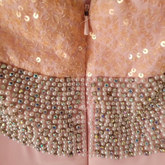 Le Gala Tony Bowls pink Halter Ball Gown size 6 - Picture 6 of 10